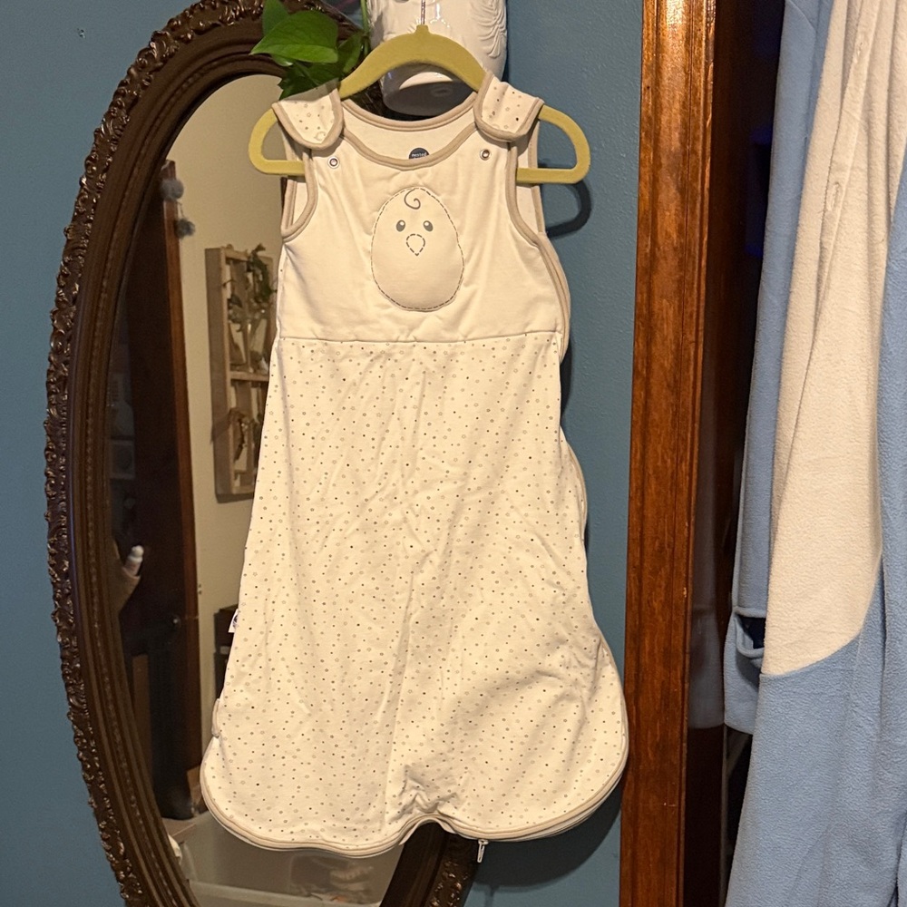 Nested Bean Zen Sack Classic in White with Gray Stars